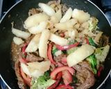 Foto del paso 4 de la receta: Salteado de res en mantequilla con papas