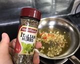 A picture of step 2 of Aglio olio with Avocado and Cherry Tomatoes.