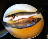 Foto del paso 4 de la receta: Pescado blanco en tiras con alubia y mayonesa de ajo perejil