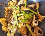 Foto del paso 5 de la receta Spaguetini con salsa de cebolla y pimiento rojo