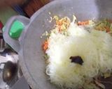Foto langkah ke 3 dari resep Bihun goreng.
