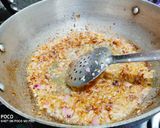 A picture of step 2 of Mawa,matar paneer curry.