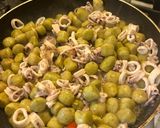 Foto del passaggio 2 della ricetta Gnocchetti al basilico con calamaretti saltati