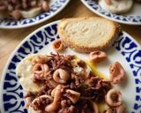 Foto del paso 3 de la receta Medallones de merluza con chipirones al aceite de ajo y perejil