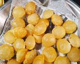 A picture of step 3 of Pani Puri.