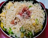 Foto langkah ke 8 dari resep Mie Goreng Ala Anak Kost 🍜.