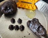 A picture of step 4 of Oreo Biscuit Chocolate Modak.