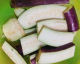 Hình bước làm 2 của món Cà tím cuộn nướng mỡ hành