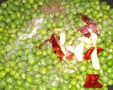 A picture of step 2 of Rice&peas dumplings.