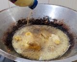 Foto langkah ke 8 dari resep Ayam Goreng Kremes.