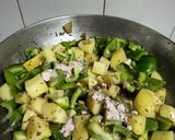 A picture of step 13 of Aloo Capsicum.