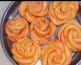 A picture of step 7 of Steamed rose buns.
