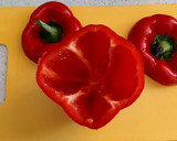 Foto del paso 1 de la receta: ¡Pimientos rellenos con atún, huevo y queso!