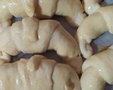 Foto del paso 4 de la receta: Medialunas Fáciles Rellenas 🇦🇷
