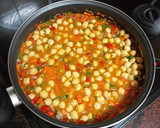 Foto del paso 4 de la receta: Guiso de garbanzos a la jardinera con albóndigas
