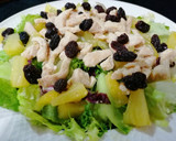 Foto del paso 6 de la receta: Ensalada templada de pollo y piña con dúo de salsas