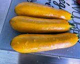 Une image de l'étape 3 de Travers de porc marinés aux courgettes jaunes, aubergine graffiti et tomates.