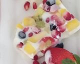 A picture of step 4 of Frozen yogurt and fruits bar.