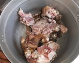 A picture of step 1 of Chevron stew color pepper soup.