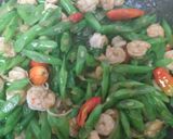 Foto langkah ke 5 dari resep Tumis buncis udang.
