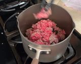 A picture of step 1 of Nikujaga.