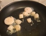 煙燻鮭魚帆立貝酪梨薑黃飯的食譜步驟1照片