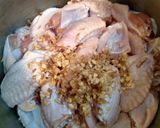 รูปขั้นตอนการทำที่ 1 ของ เมนู : ปีกไก่ข้อกลางทอดกระเทียมพริกไทย  #ทำอาหารด้วยหม้อทอดไร้ควัน