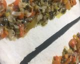 Foto del paso 5 de la receta: Empanada arrollada de pastrón y quesos 🥓🫑🧀🧅