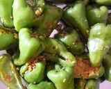 A picture of step 4 of Mirchi stuffed.