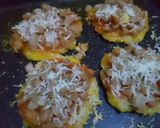 Foto langkah ke 4 dari resep Pizza Kentang Mini.