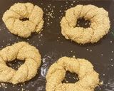 صورة لخطوة 9 من وصفة الكعك التركي المشهور (Simit)