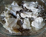 Foto del paso 2 de la receta: Bacalao con gulas al horno