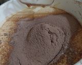 Foto langkah ke 5 dari resep Bolu Cokelat Panggang.