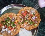 पापड़ पिज़्ज़ा(papad pizza recipe in hindi) रेसिपी चरण 4 फोटो