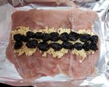 Aszalt szilvával töltött, baconos pulykamell recept fázis 5 fotója