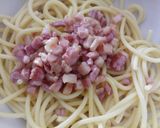 A picture of step 2 of Frittatine di Carbonara.