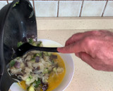 Foto del paso 4 de la receta: Tortilla de berenjena y calabacín