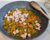 Foto del paso 4 de la receta: Arroz frito con curry y gambas