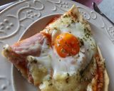 Foto del paso 3 de la receta: Pizza casera de jamón y queso con huevos