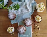 Foto del passaggio 2 della ricetta Cupcakes con panna montata e granella di pistacchi