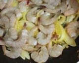 Foto langkah ke 2 dari resep Udang Oseng Mentega.