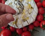 Foto del paso 3 de la receta: Queso Camembert al ajo con tomatitos cherry y romero