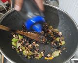Foto langkah ke 8 dari resep Tumis Cumi Belimbing Wuluh.