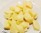 Foto del paso 1 de la receta Patatas cantoneras con ajos fritos al aroma de tomillo