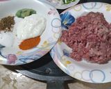 A picture of step 2 of Tawa kache qeeme ke kabab.