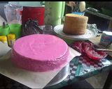 Foto langkah ke 8 dari resep Kue Ulang Tahun Karakter Hello Kitty.