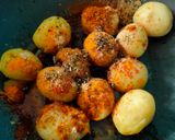 A picture of step 2 of Mint masala BBQ potatoes with cheesy white gravy.