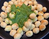 Foto del paso 5 de la receta Ñoquis al pesto con piñones