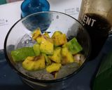 Foto langkah ke 3 dari resep Es rujak manis alpukat.