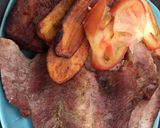 Foto del paso 4 de la receta: Carne de cerdo frita y tajadas de plátano